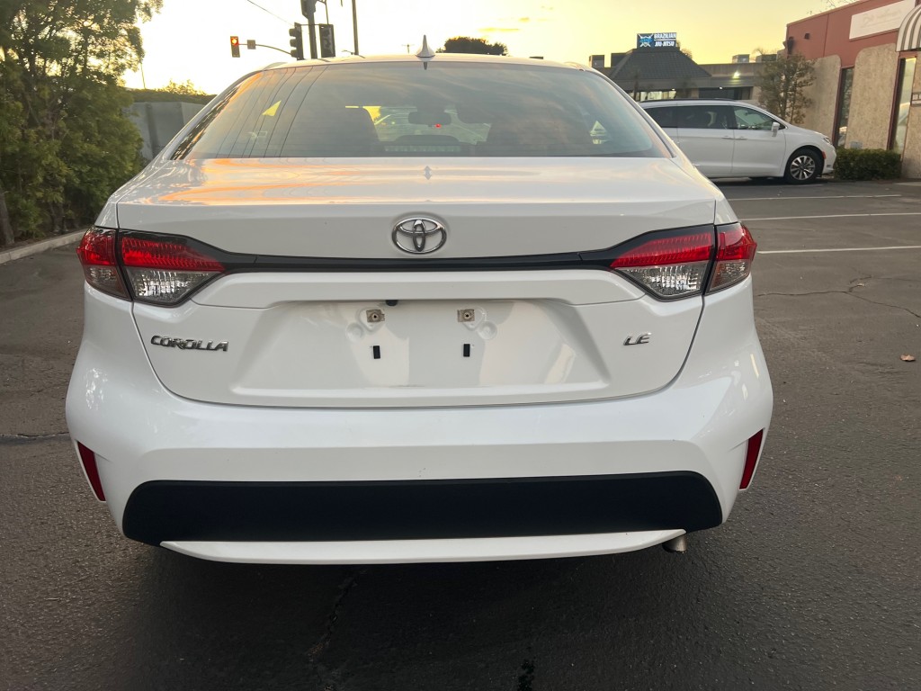 2021 Toyota Corolla LE photo 9