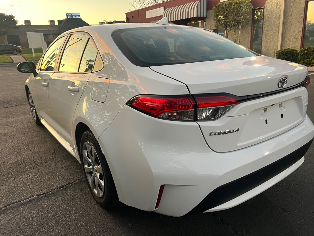 2021 Toyota Corolla LE photo 10