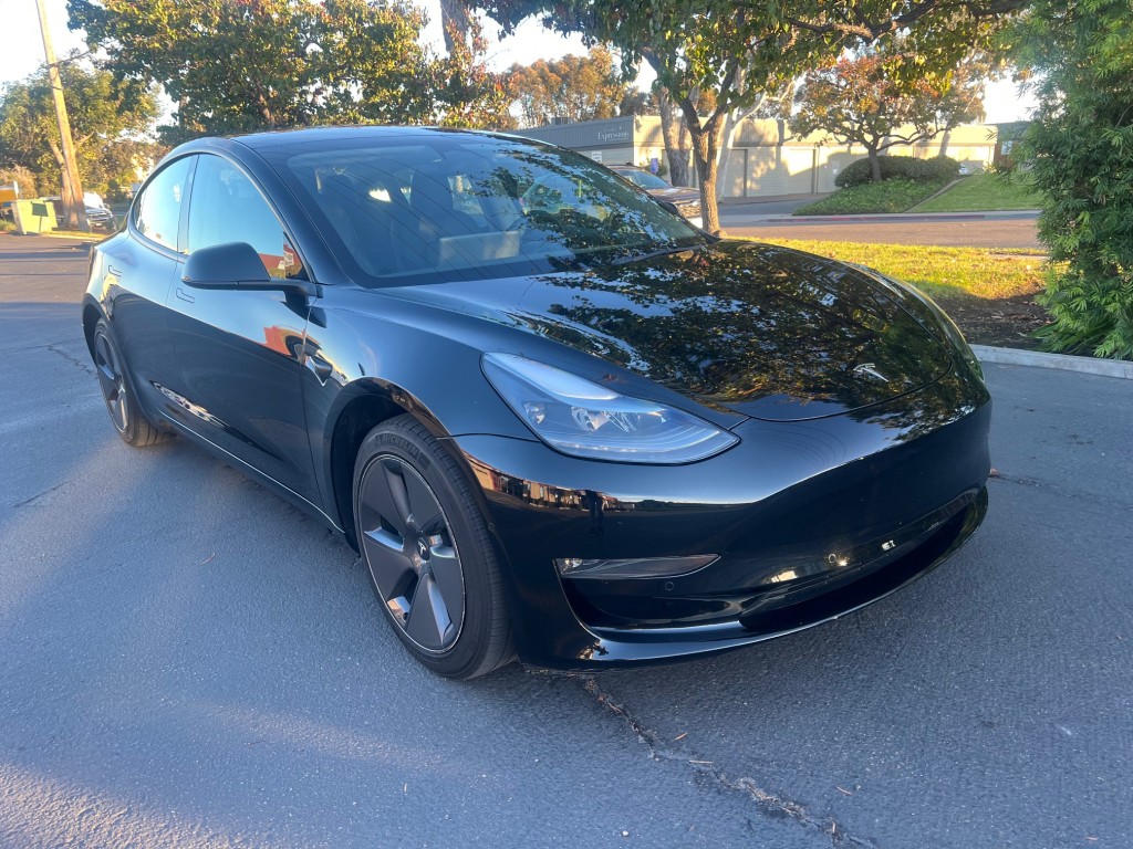 2022 Tesla Model 3 Long Range photo 2