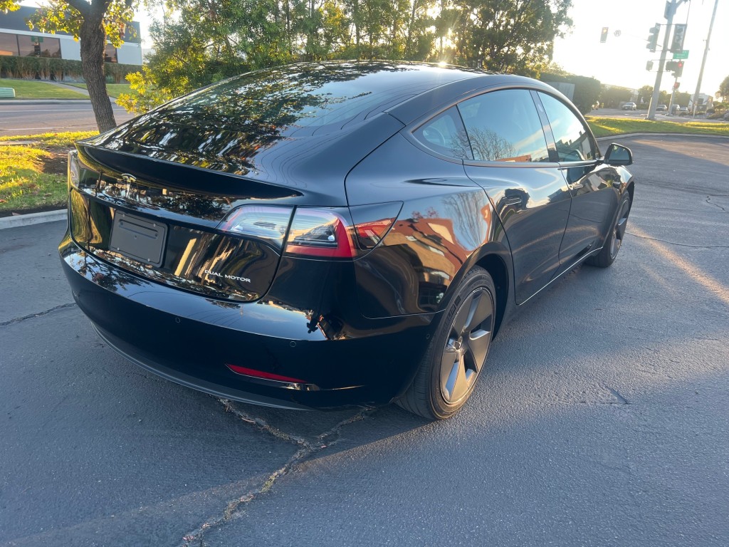 2022 Tesla Model 3 Long Range photo 3