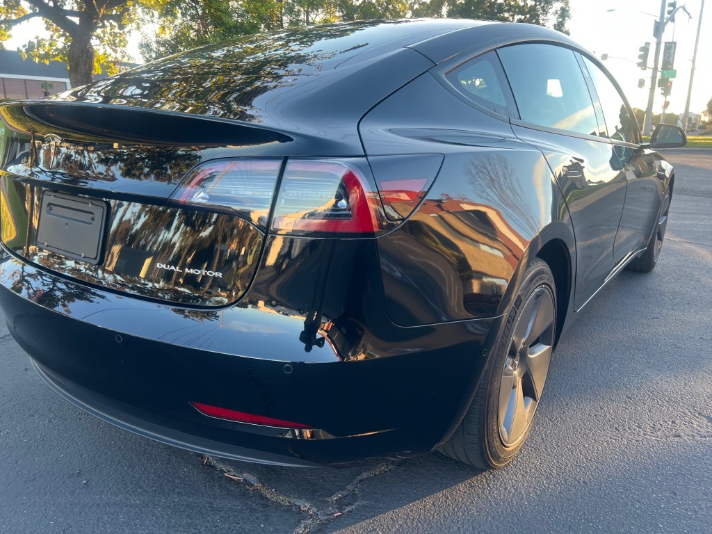 2022 Tesla Model 3 Long Range photo 8