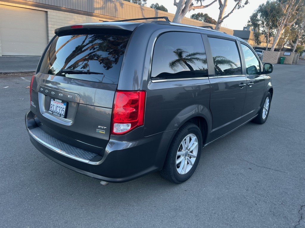 2018 Dodge Grand Caravan SXT photo 3