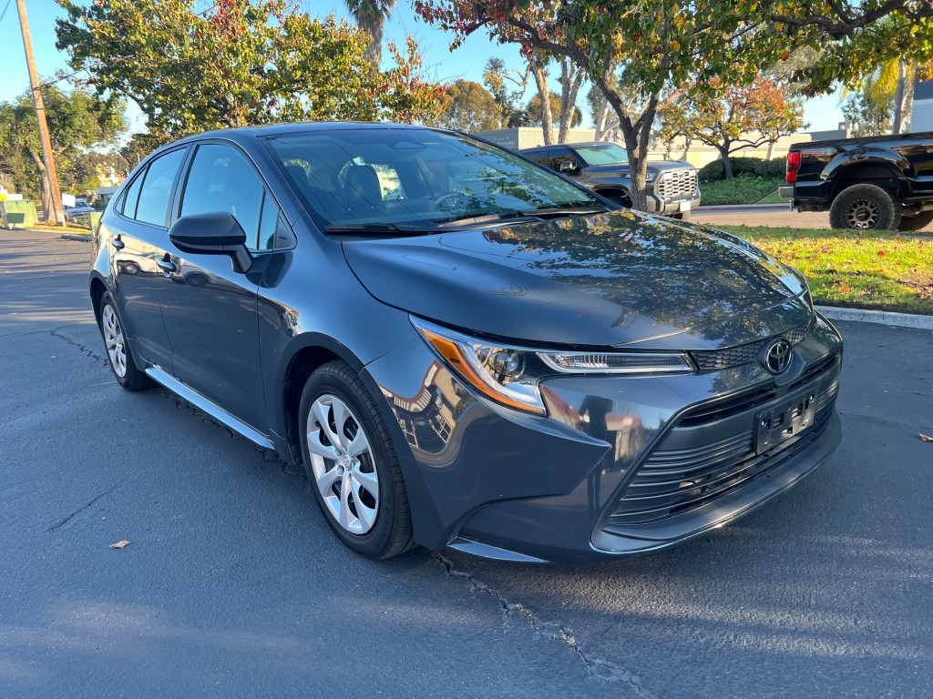 2023 Toyota Corolla LE photo 2