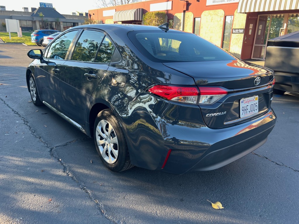 2023 Toyota Corolla LE photo 4