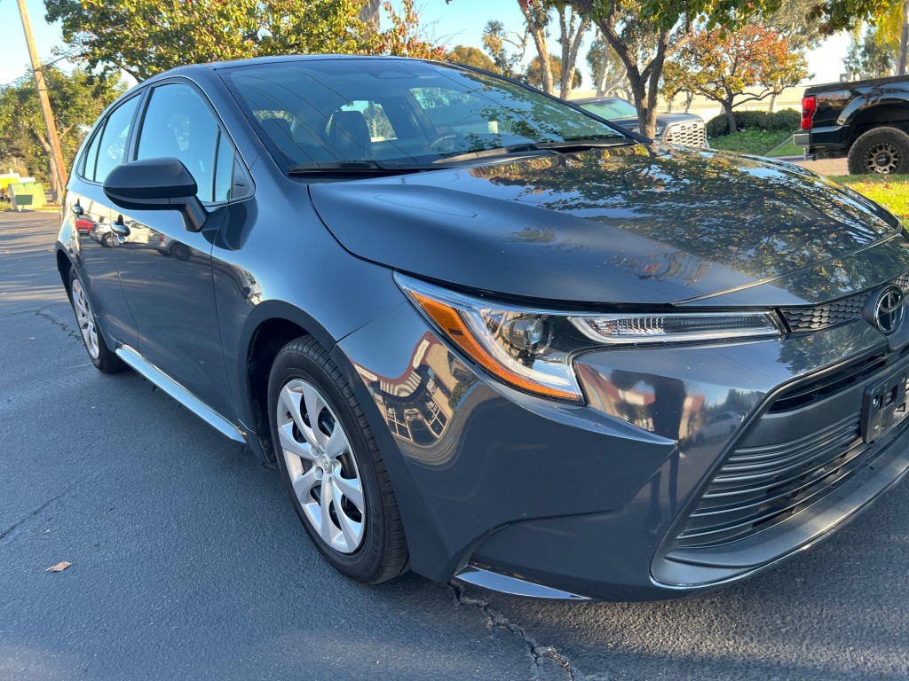 2023 Toyota Corolla LE photo 6