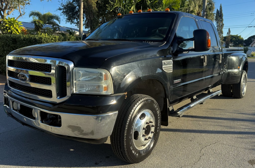 2005 Ford F-350 Super Duty Lariat photo 4