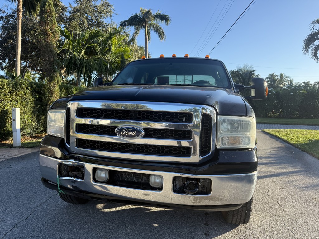 2005 Ford F-350 Super Duty Lariat photo 6