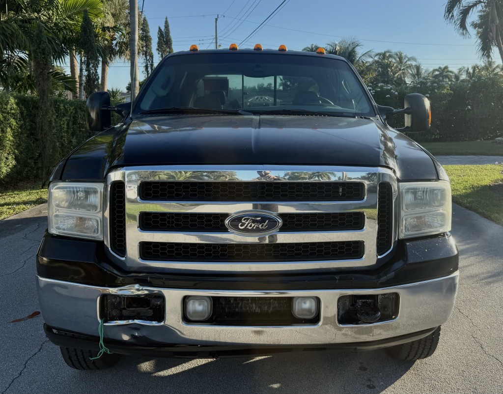 2005 Ford F-350 Super Duty Lariat photo 7