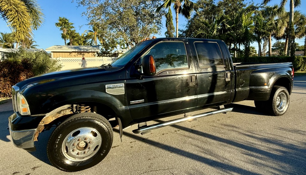 2005 Ford F-350 Super Duty Lariat photo 5