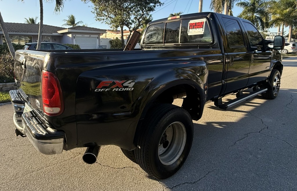 2005 Ford F-350 Super Duty Lariat photo 9