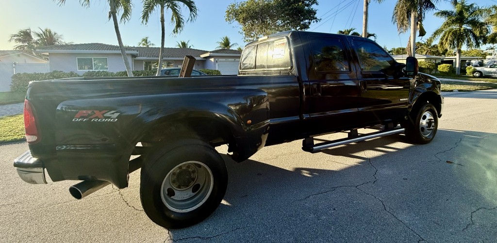 2005 Ford F-350 Super Duty Lariat photo 10