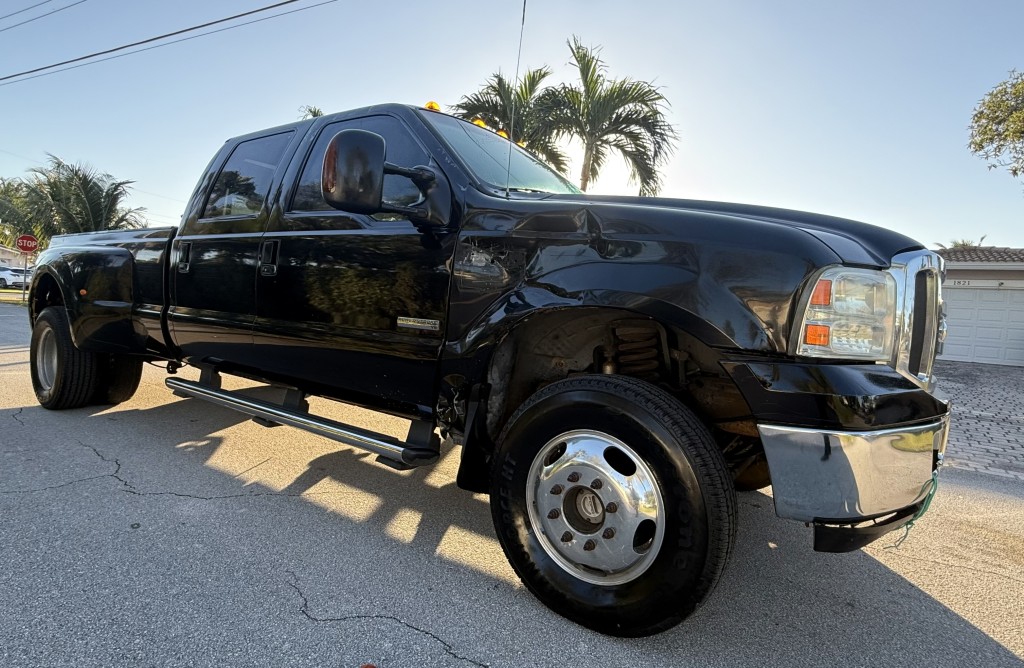 2005 Ford F-350 Super Duty Lariat photo 11