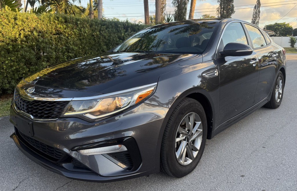 2019 Kia Optima LX photo 3