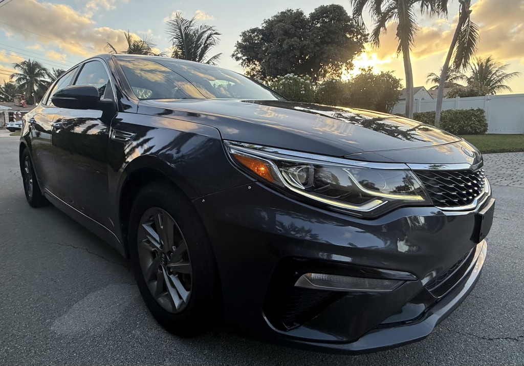 2019 Kia Optima LX photo 2