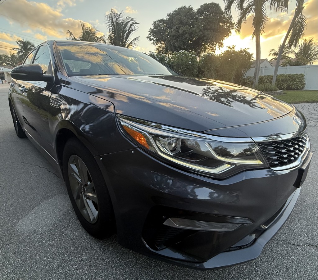 2019 Kia Optima LX photo 4