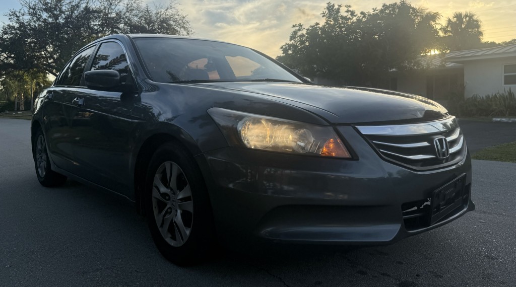 2011 Honda Accord EX-L photo 2