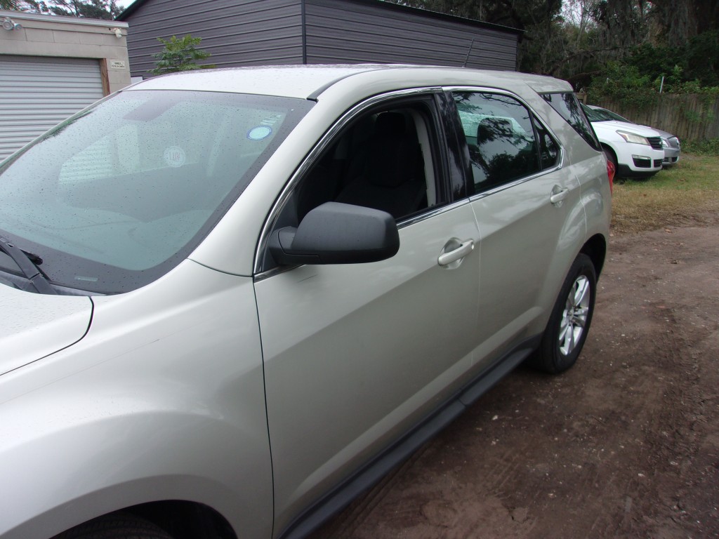 2014 Chevrolet Equinox LS photo 3